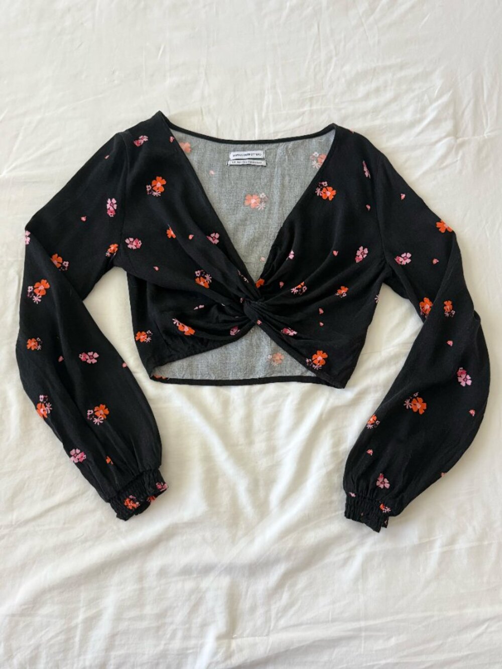 Urban Outfitters Black Floral Cropped Long Sleeve Shirt Size Small